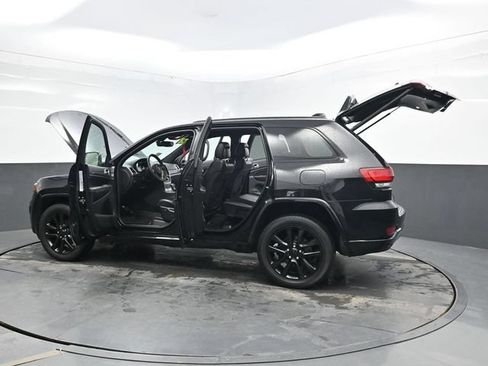Used 2018 Jeep Grand Cherokee Altitude AWD/4WD image 41