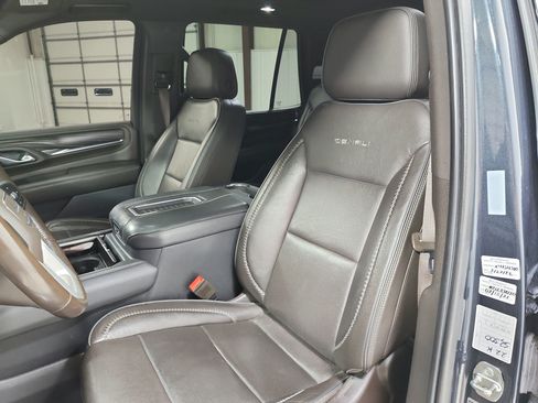 Used 2021 GMC Yukon Denali w/ Denali Premium Package AWD/4WD image 18