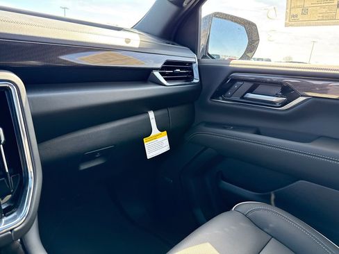 New 2026 GMC Yukon XL Elevation image 25