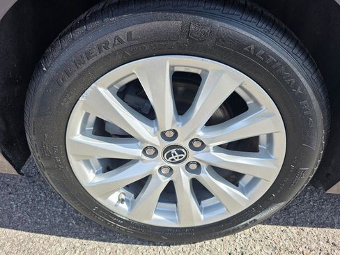 Used 2018 Toyota Camry LE w/ Convenience Package image 19