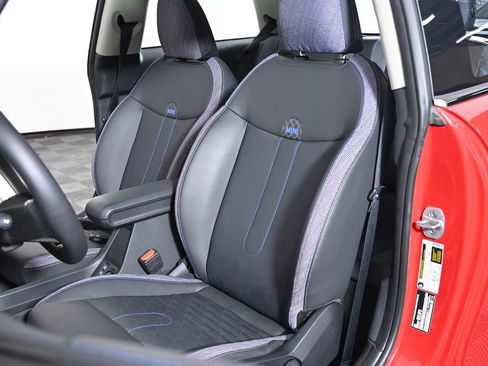 Certified 2025 MINI Cooper 2-Door Hardtop image 20