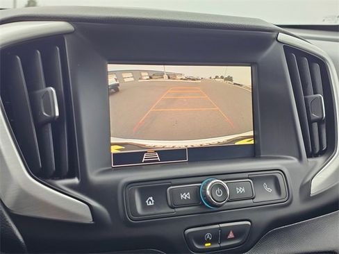 Used 2024 GMC Terrain SLE image 21