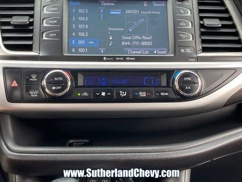 Used 2019 Toyota Highlander SE FWD image 32
