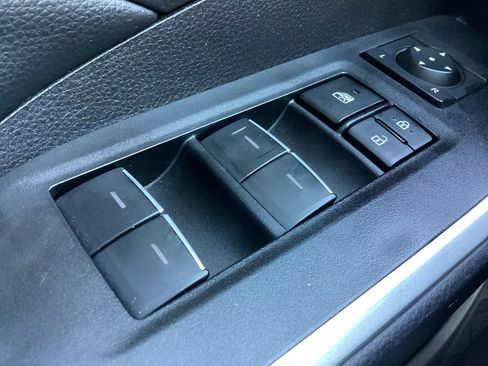 Used 2025 Toyota RAV4 XLE AWD/4WD image 23