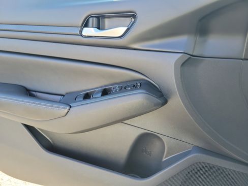 Used 2025 Nissan Altima 2.5 SV image 20