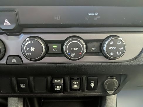 Used 2019 Toyota Tacoma TRD Sport image 22