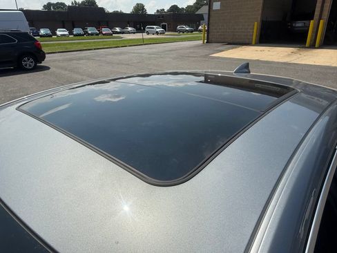 Used 2023 Chevrolet Malibu LT FWD image 2