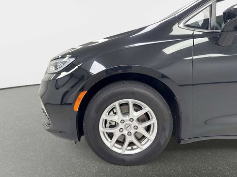Used 2022 Chrysler Pacifica Touring-L FWD image 18