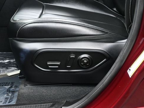 Used 2024 Jeep Grand Cherokee Limited w/ Luxury Tech Group II image 11