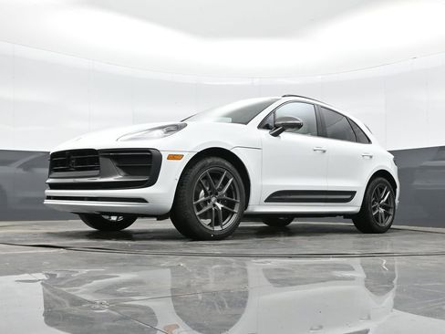 New 2026 Porsche Macan Turbo image 34
