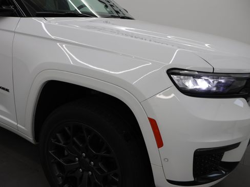 Used 2025 Jeep Grand Cherokee L Summit AWD/4WD image 29