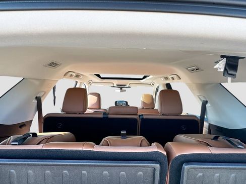 Used 2025 Nissan Pathfinder Platinum w/ Cargo Package image 27