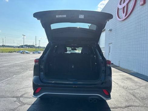 Used 2024 Toyota Highlander XSE FWD image 35