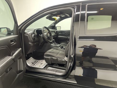 Used 2023 Chevrolet Colorado W/T RWD image 9