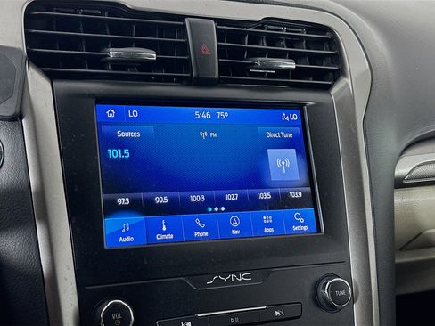 Used 2019 Ford Fusion SE image 19