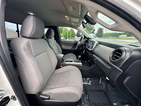 Used 2022 Toyota Tacoma SR5 AWD/4WD image 21