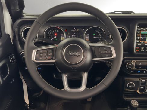 Used 2023 Jeep Wrangler Unlimited Sahara AWD/4WD image 20