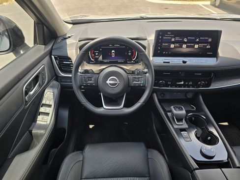 Used 2024 Nissan Rogue Platinum AWD/4WD image 13