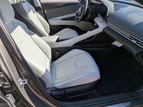 Used 2025 Hyundai Elantra Limited FWD image 35