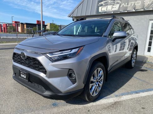 Used 2022 Toyota RAV4 XLE Premium FWD image 3