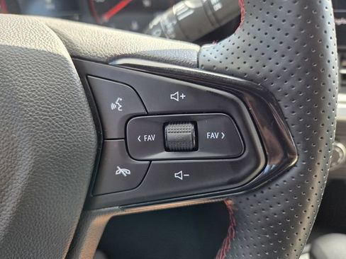 Used 2024 Chevrolet Trax RS FWD image 23