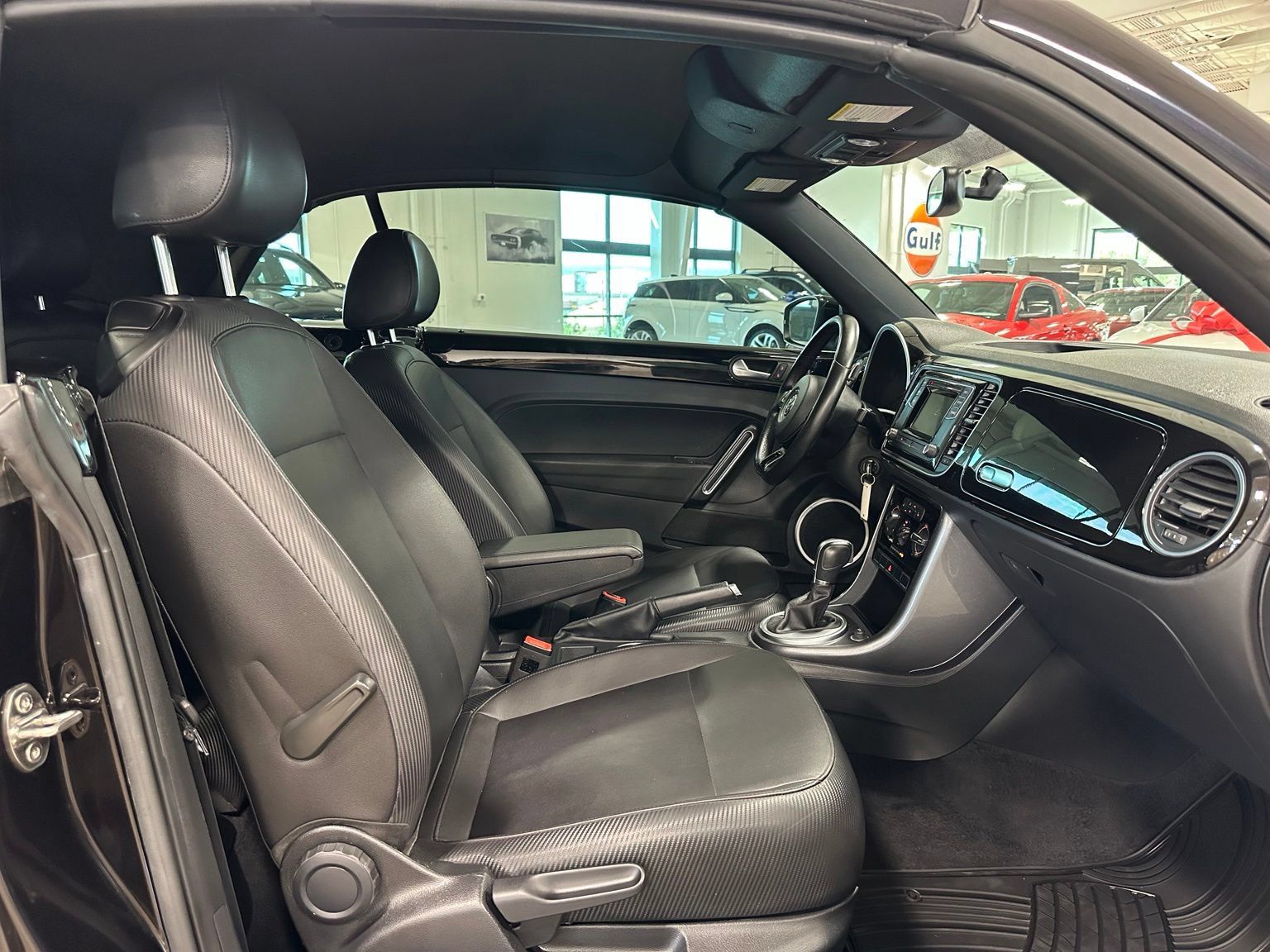 Used 2018 Volkswagen Beetle 2.0T SE FWD image 34