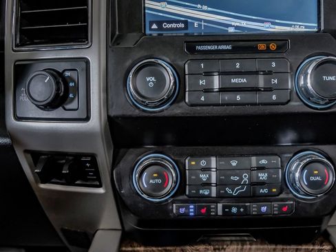 Used 2019 Ford F250 Lariat w/ Lariat Ultimate Package AWD/4WD image 27