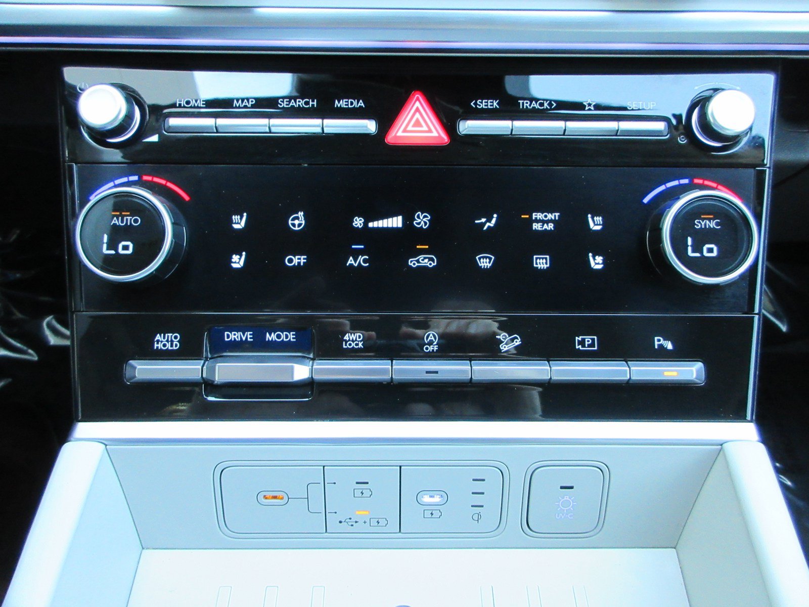 Used 2024 Hyundai Santa Fe Limited AWD/4WD image 51