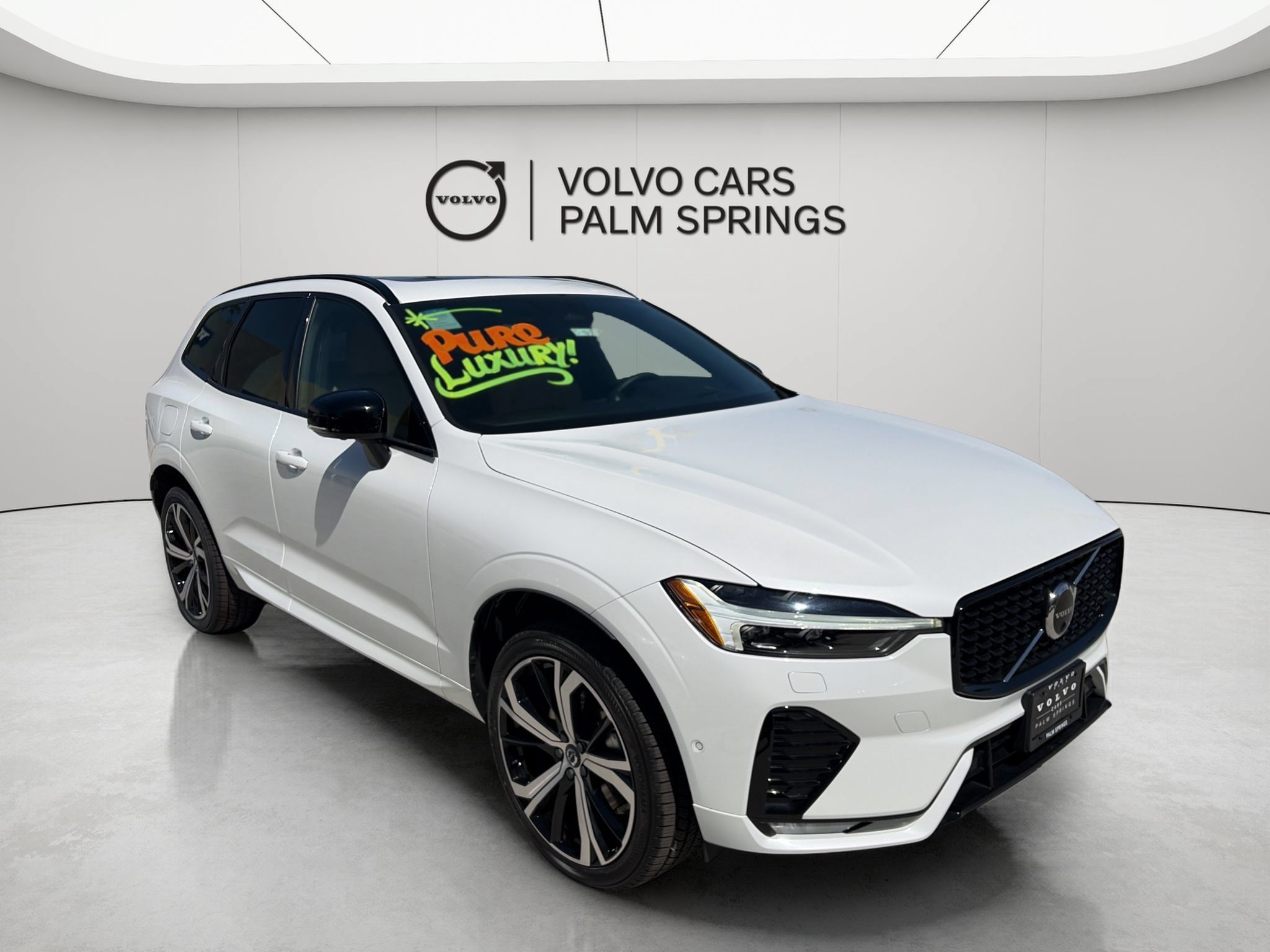 Used 2023 Volvo XC60 B6 Ultimate w/ Protection Package Premier AWD/4WD image 1