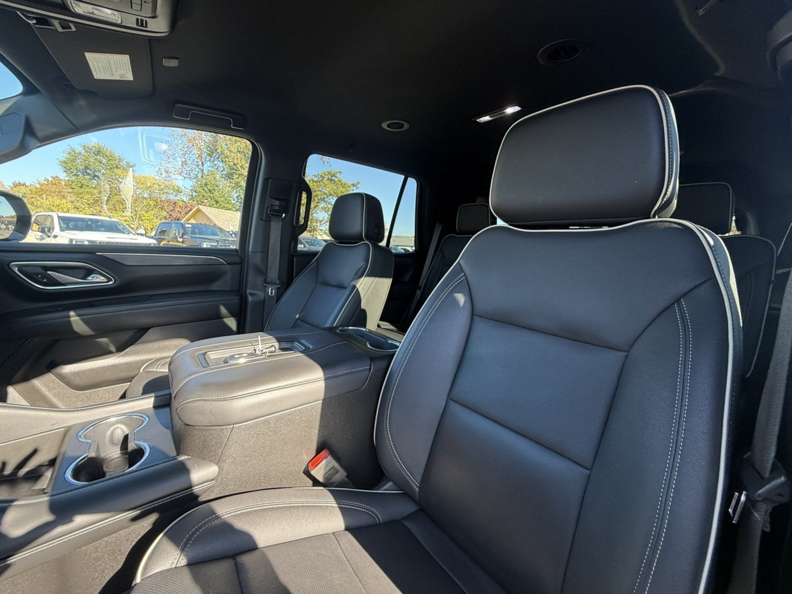 Used 2023 GMC Yukon SLT AWD/4WD image 10