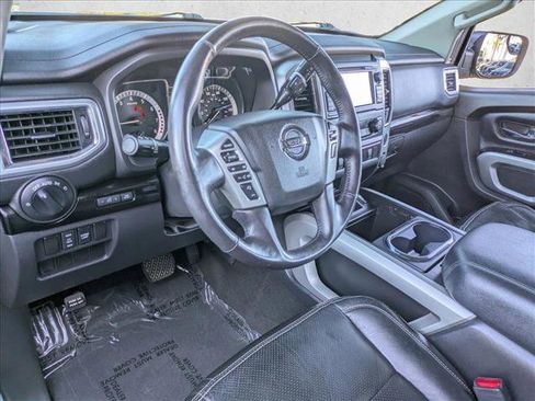 Used 2018 Nissan Titan SV w/ SV Convenience Package image 9