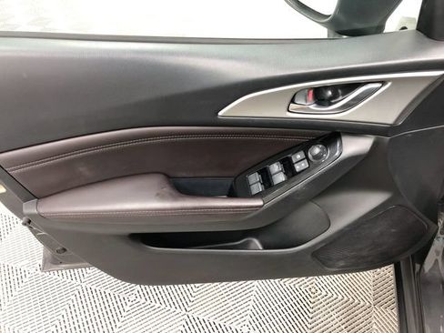 Used 2017 MAZDA MAZDA3 Touring FWD image 12