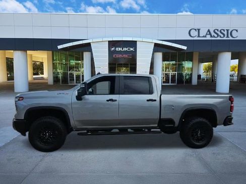 Used 2025 Chevrolet Silverado 2500 ZR2 AWD/4WD image 4