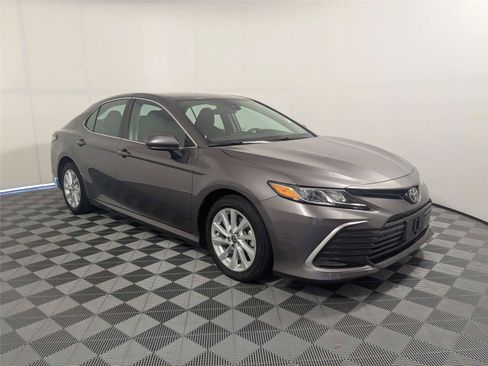 Certified 2021 Toyota Camry LE FWD image 4