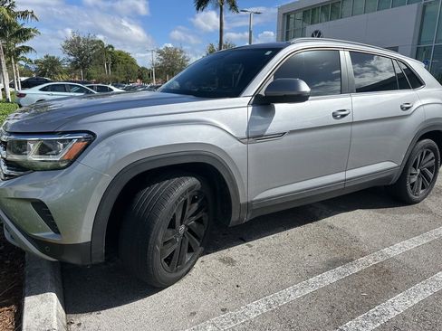 Used 2022 Volkswagen Atlas Cross Sport SE w/ Black Wheel Package image 9