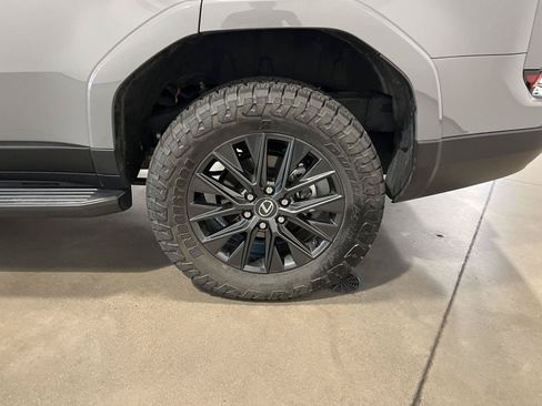 Used 2024 Lexus GX 550 w/ Cold Area Package AWD/4WD image 50
