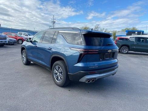 Used 2025 Chevrolet Traverse LT FWD image 8