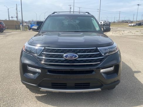 Used 2023 Ford Explorer XLT w/ Equipment Group 202A AWD/4WD image 16