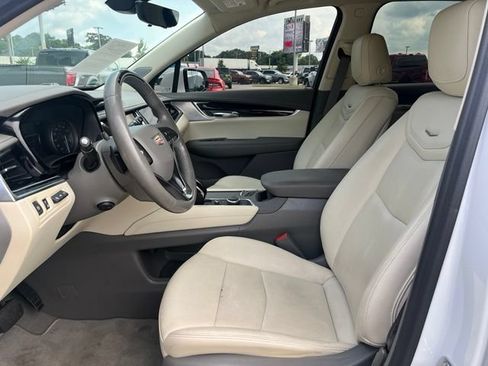 Used 2024 Cadillac XT6 Premium Luxury w/ Technology Package AWD/4WD image 5
