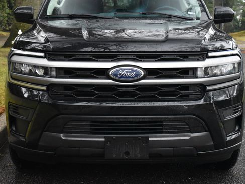 Used 2024 Ford Expedition XLT image 13