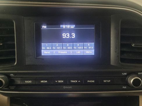 Used 2019 Hyundai Elantra SE image 25