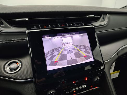 New 2025 Jeep Grand Cherokee Altitude image 3