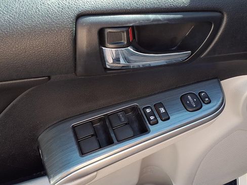 Used 2013 Toyota Camry LE image 16