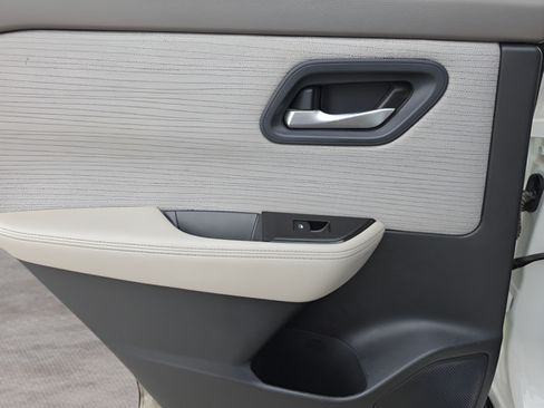 Certified 2022 Nissan Rogue SV FWD image 18