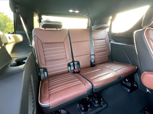 Used 2023 GMC Yukon Denali Ultimate image 28