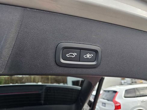 Used 2025 Volvo XC40 B5 Plus w/ Climate Package image 20