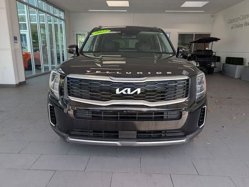 Used 2022 Kia Telluride EX w/ EX Premium Package FWD image 2