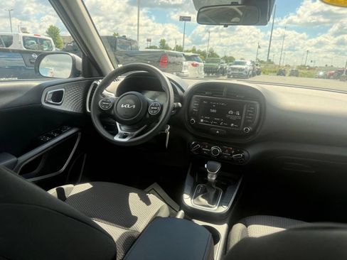 Used 2025 Kia Soul LX w/ LX Technology Package FWD image 41