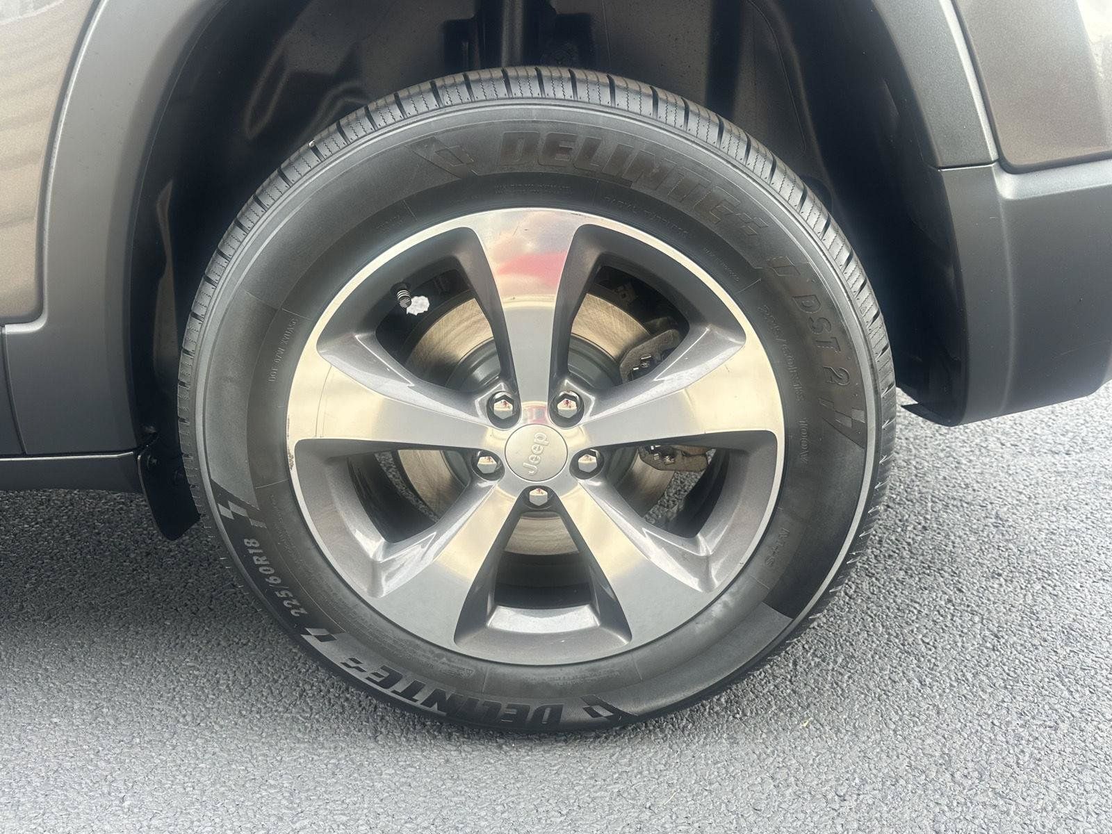Used 2019 Jeep Cherokee Limited AWD/4WD image 15