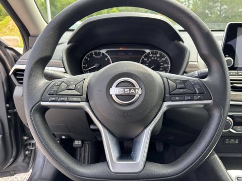 Used 2025 Nissan Altima 2.5 SV FWD image 27